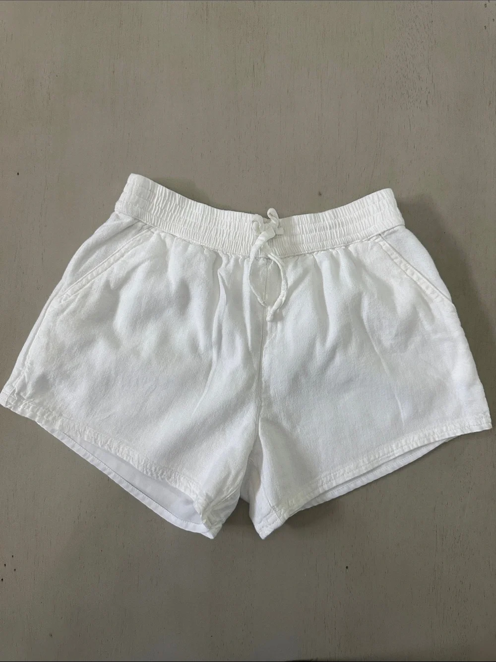 Abercrombie Kids White Pull On Drawstring Shorts - Size 9/10 - Like New